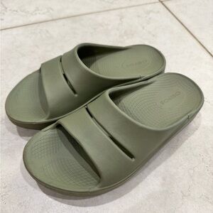 Olive Oofos Slides - Recovery Footwear